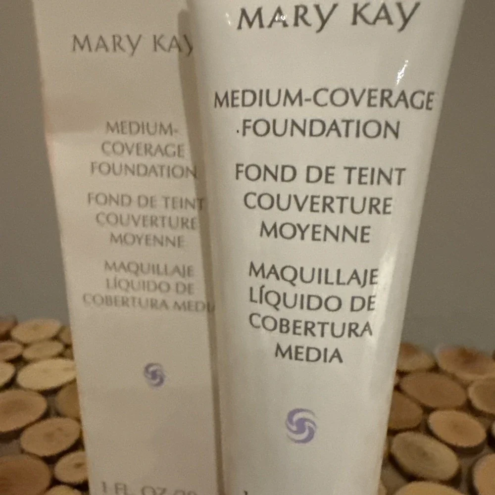 Mary Kay Medium Coverage Foundation Ivory 204‎ Pink Cap NIB #355300